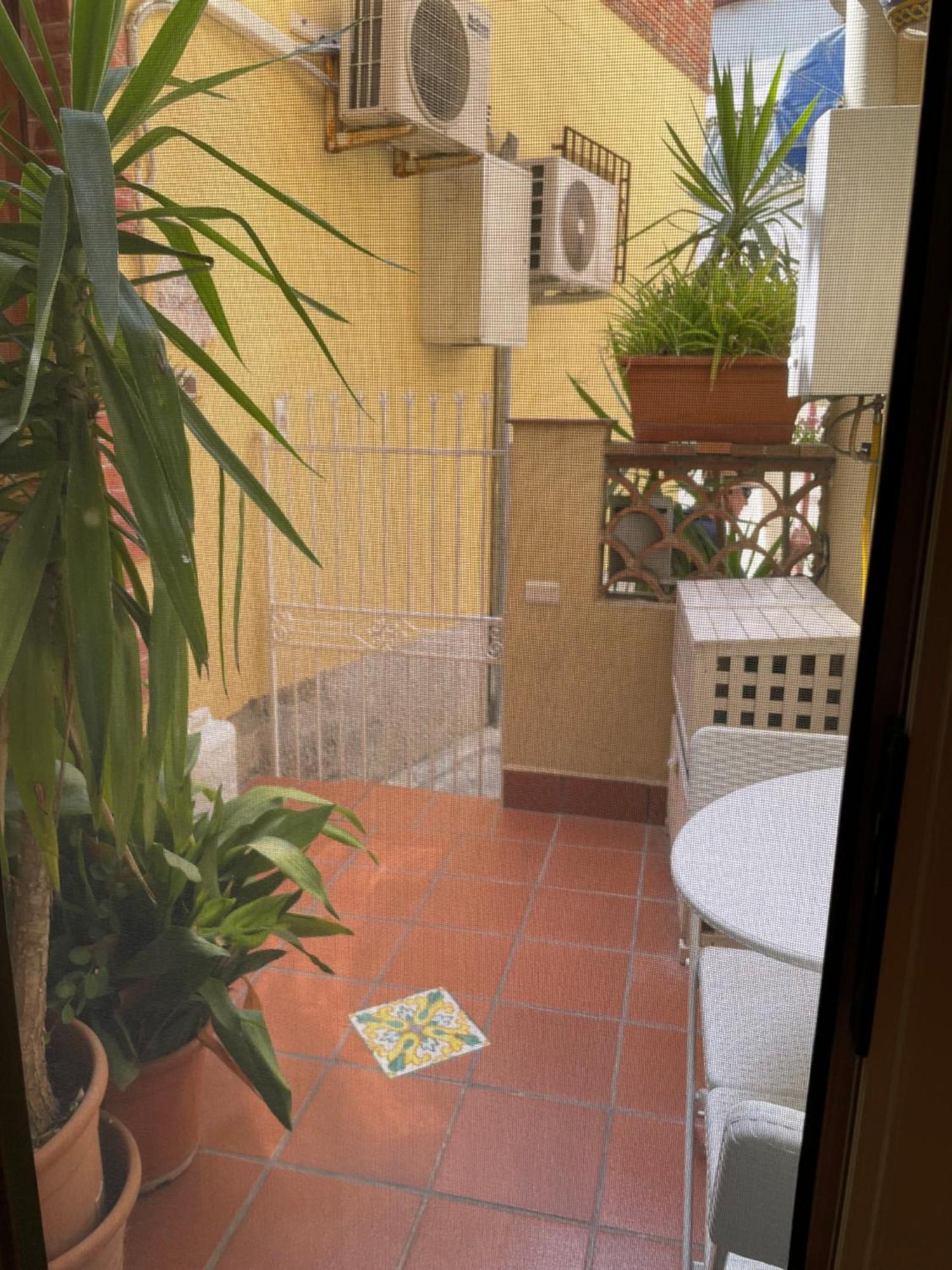Salu' Apartment Таормина Екстериор снимка